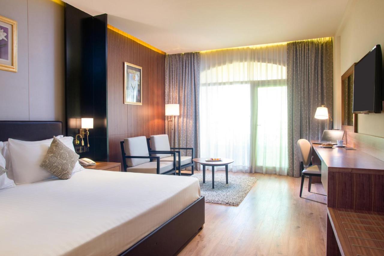 Moevenpick Hotel Cairo - Media City Giza Exterior photo A room at the hotel